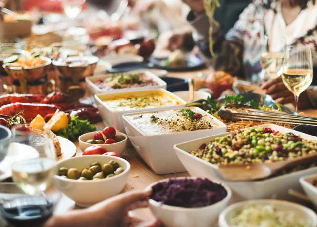 mesa com comida